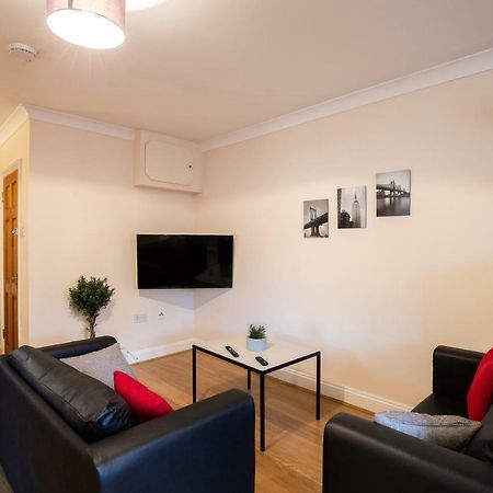 Spacious 2Br Flat In Stansted Apartment Stansted Mountfitchet Exterior photo