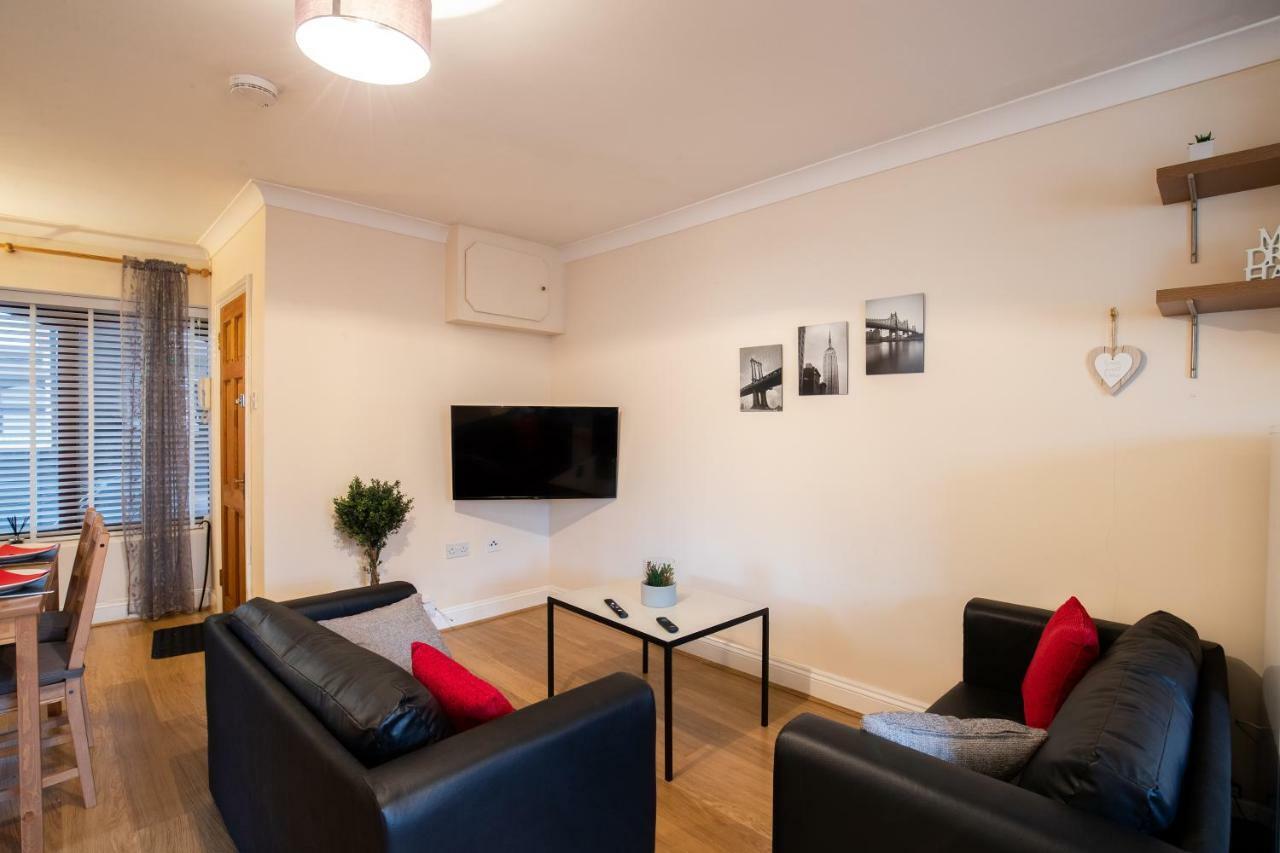 Spacious 2Br Flat In Stansted Apartment Stansted Mountfitchet Exterior photo