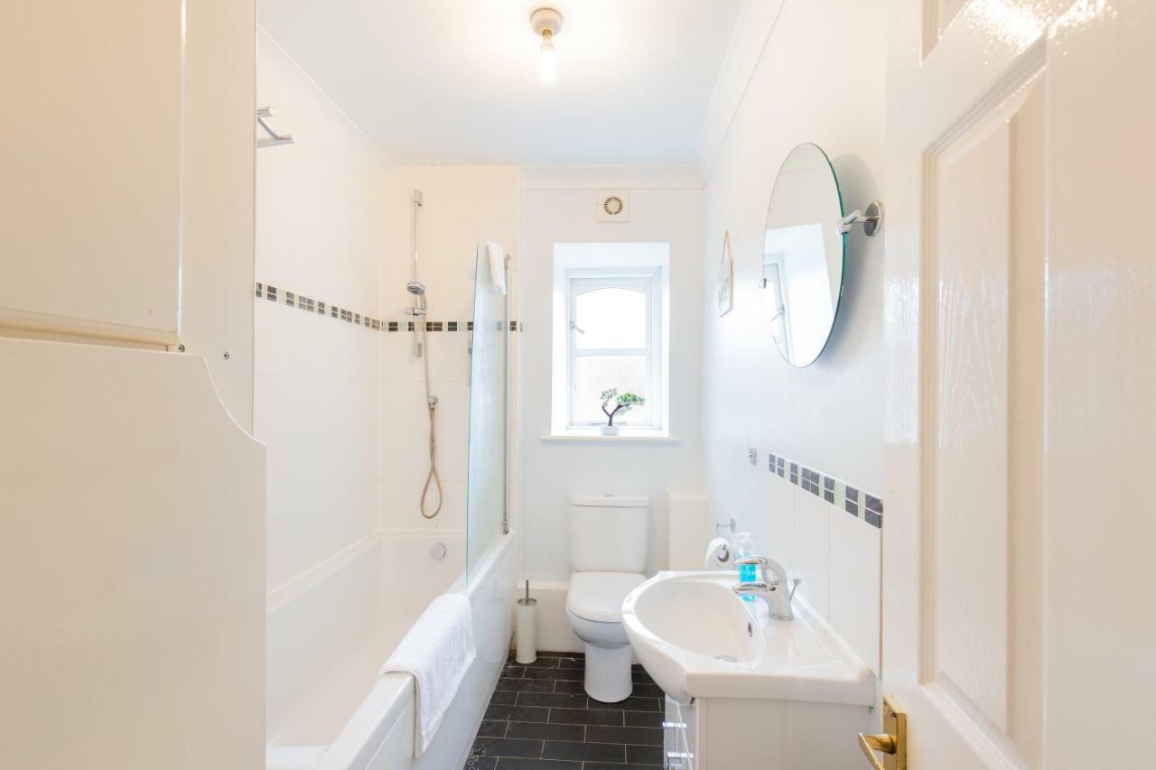 Spacious 2Br Flat In Stansted Apartment Stansted Mountfitchet Exterior photo